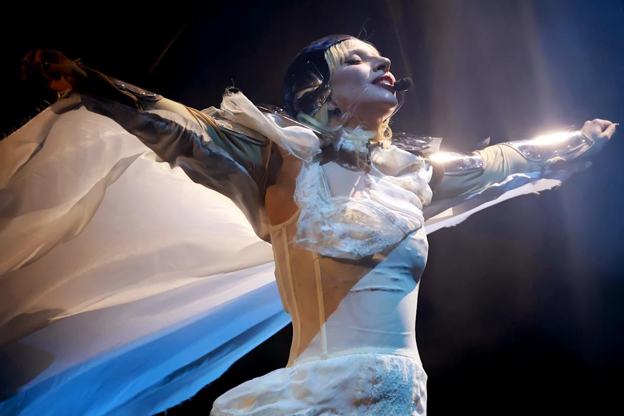 Lady Gaga nghi khịa Lisa, Jennie vì hát nhép, CĐM xôn xao, thực hư ra sao? - Hình 5