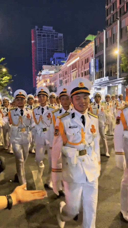 Hội quân nhân đẹp trai chiếm sóng MXH: Cực phẩm quốc nội chưa bao giờ làm tôi thất vọng - Hình 9