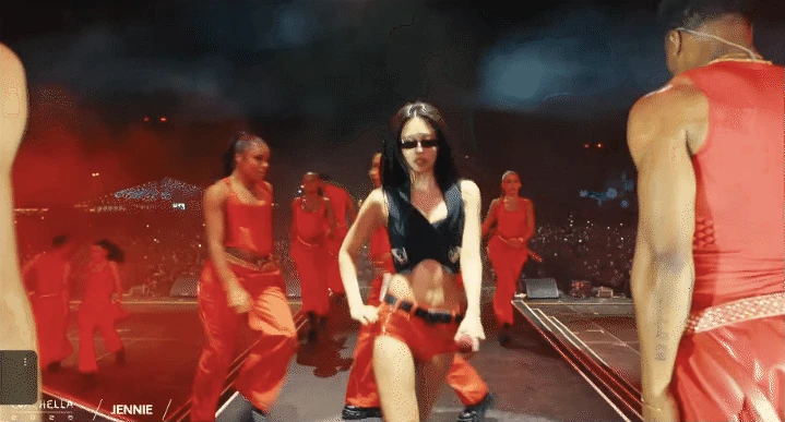 Jennie diễn như lên đồng ở Coachella tuần 2: Live tốt hơn hẳn, nhảy cực cháy khiến MXH Hàn bùng nổ! - Hình 7