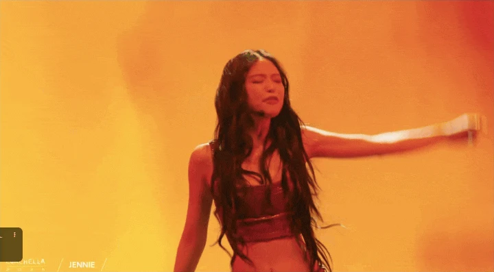 2 tuần Jennie - Lisa (BLACKPINK) đốt cháy Coachella: Ngập trong tranh cãi, từ hình ảnh 18 , khả năng hát live và chiêu trò hút fan! - Hình 6