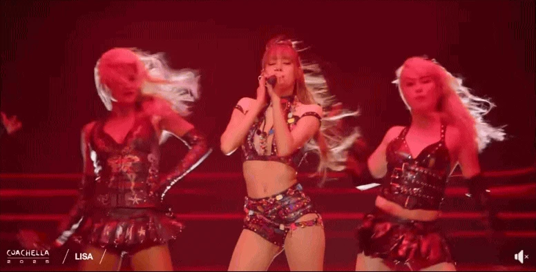 2 tuần Jennie - Lisa (BLACKPINK) đốt cháy Coachella: Ngập trong tranh cãi, từ hình ảnh 18 , khả năng hát live và chiêu trò hút fan! - Hình 1