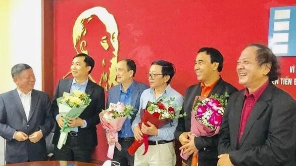 Quyền Linh nghi làm căng, kéo Hội Điện ảnh VN vào cuộc giải cứu, lộ bí mật? - Hình 5