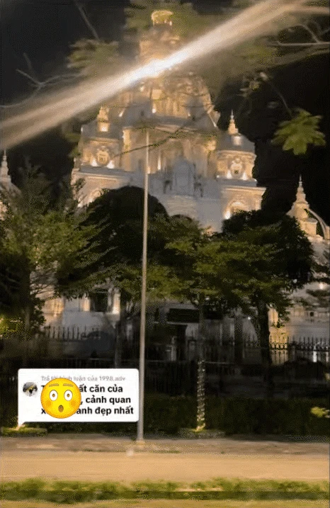 Tòa lâu đài sáng rực cả một vùng ở Ninh Bình tưởng đã đỉnh-nóc-kịch-trần, nào ngờ nhìn sang hàng xóm còn choáng váng hơn! - Hình 4