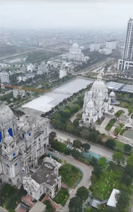 Tòa lâu đài sáng rực cả một vùng ở Ninh Bình tưởng đã đỉnh-nóc-kịch-trần, nào ngờ nhìn sang hàng xóm còn choáng váng hơn! - Hình 15