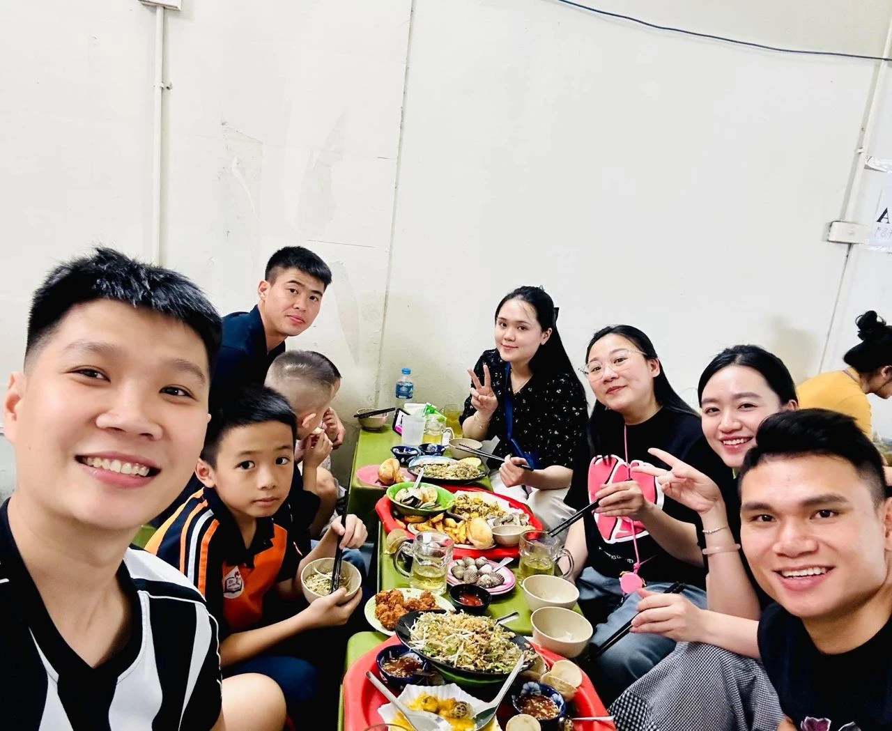 Vợ Duy Mạnh nai lưng nuôi chồng con, cậu ấm chất vấn bố 1 câu về mẹ gây bất ngờ? - Hình 6