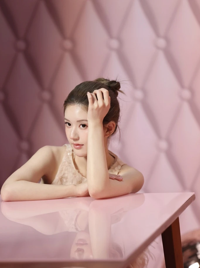 Triệu Lộ Tư càng quét mạng xã hội, tung concept mới lộ dung mạo khác lạ - Hình 2