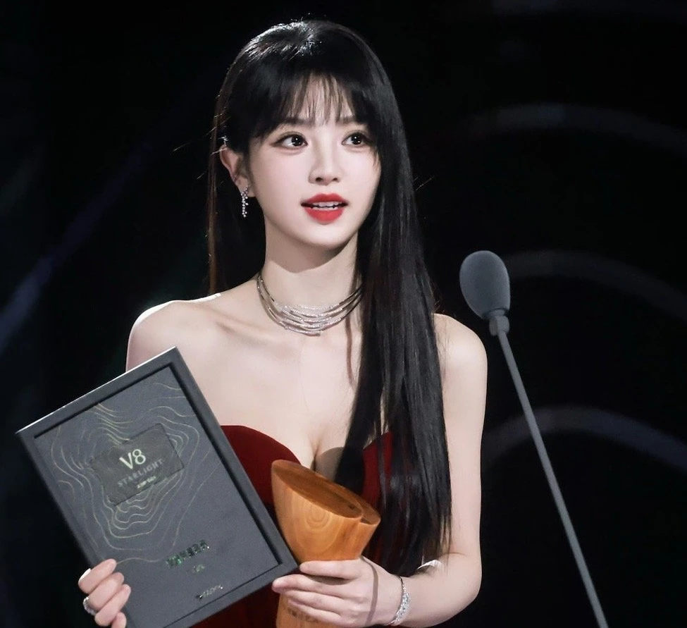 Trục Ngọc đóng máy nam nữ chính liền trở mặt, liên tục hạ bệ dìm hàng đối phương - Hình 7