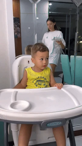 Vợ mẫu Tây Bùi Tiến Dũng lên sàn catwalk đẹp mê hồn, về nhà để mặt mộc cam thường vẫn đẹp miễn chê - Hình 1