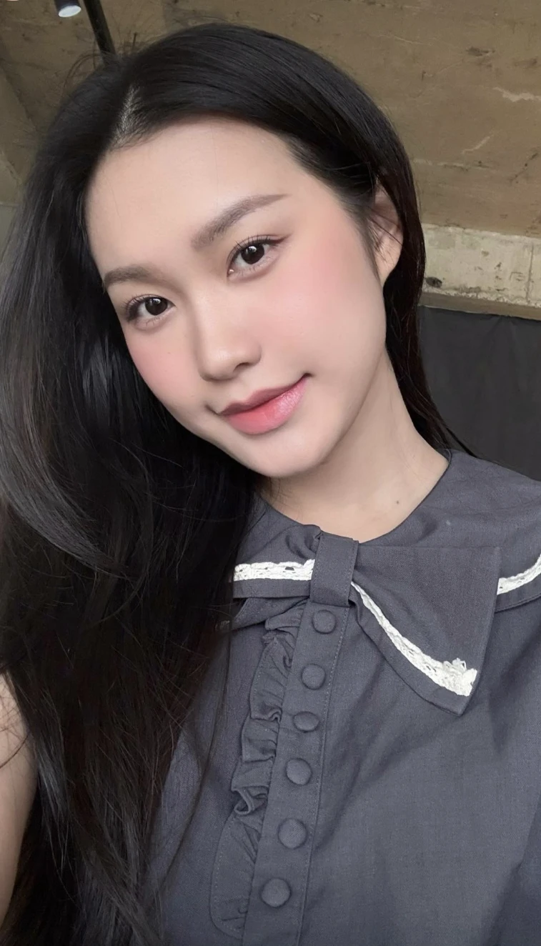 Vợ Văn Hậu dấn thân showbiz, đụng độ Hà Hồ trên livestream, bùng nổ visual? - Hình 5