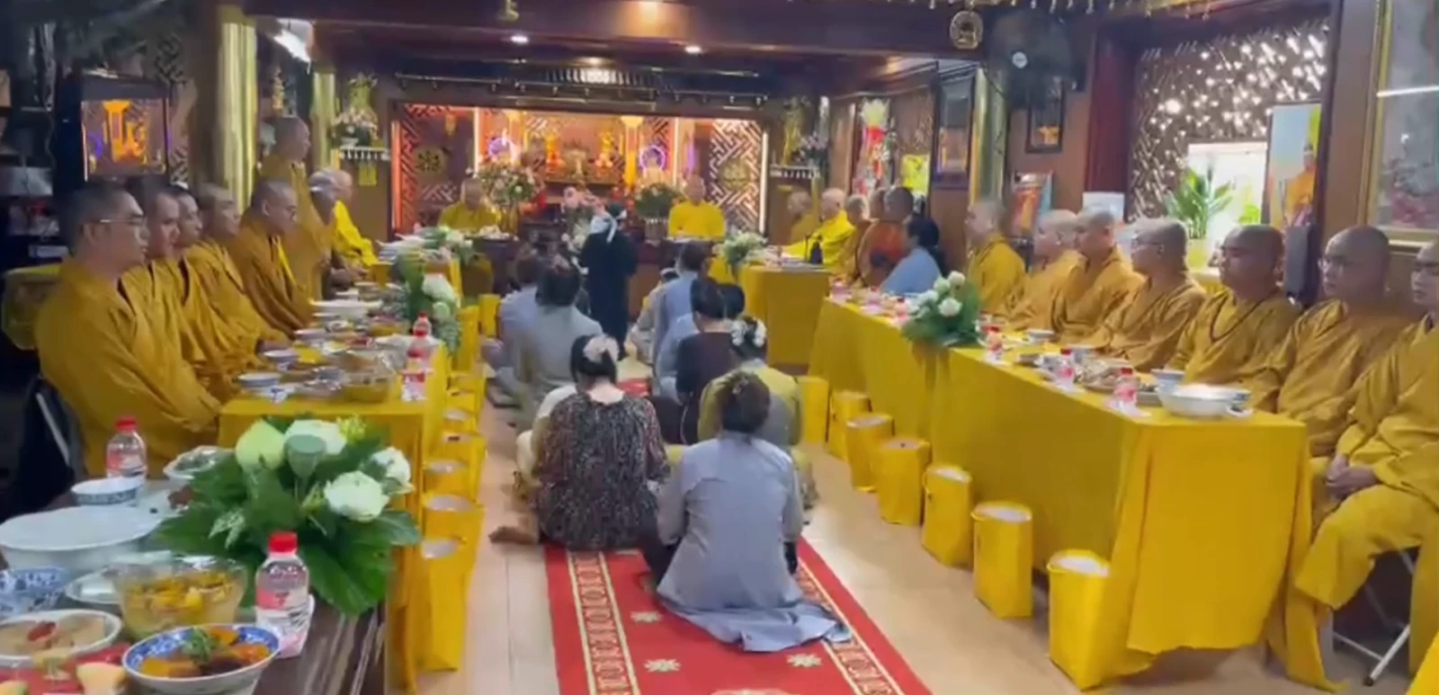 Vợ Quý Bình rộ clip đọc văn cúng, tinh thần bất ổn, 1 thứ chồng để lại thu lợi? - Hình 6