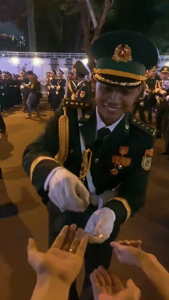 Đóng tiề.n mạng tháng 4/2025 chỉ để theo dõi concert quốc gia và cảnh không-có-trên-tivi đỉnh chóp thế này! - Hình 4