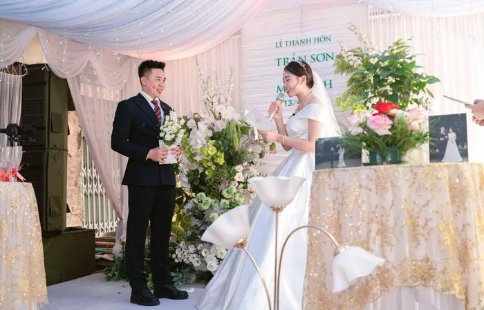 Lấy anh hàng xóm, cô dâu đọc lời thề nguyện khiến chú rể hết cười lại khóc - Hình 3