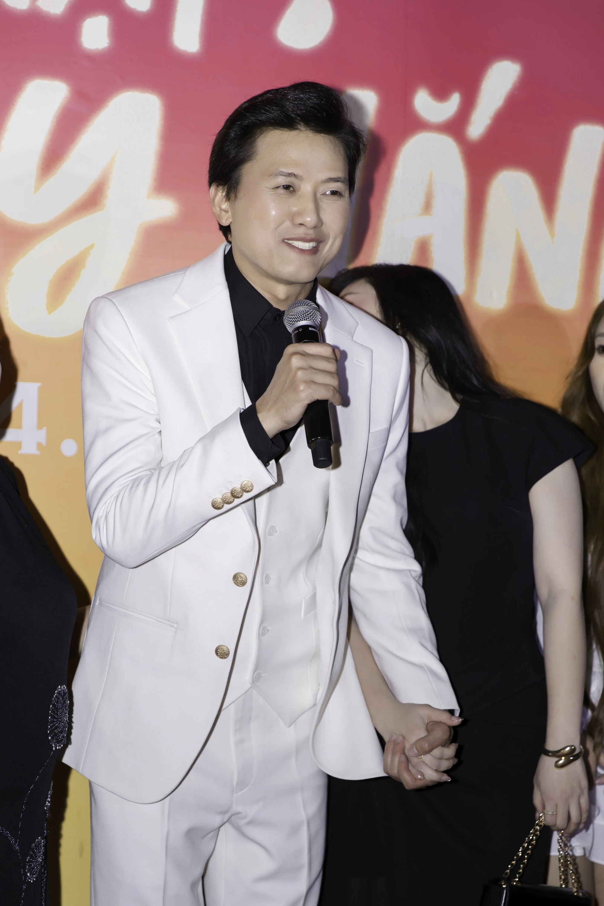 Thảm đỏ hot nhất hôm nay: Mẹ 4 con Minh Hà vẫn đẹp như thiếu nữ, mỹ nhân 17 tuổi thua Hoa hậu mỗi cái vương miện - Hình 14