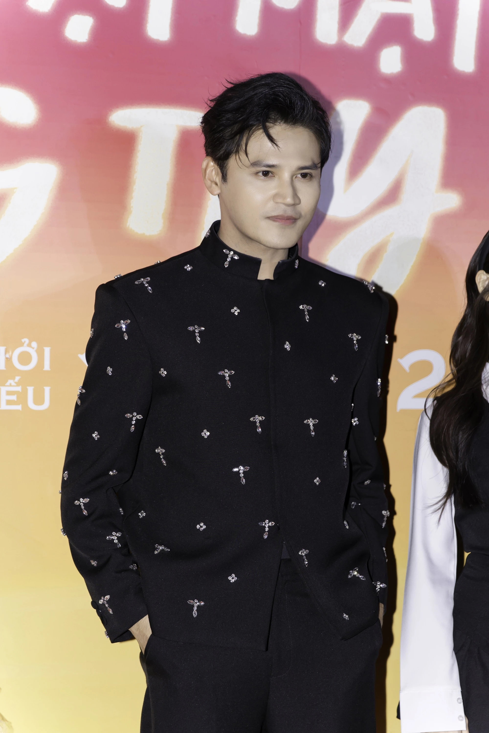 Thảm đỏ hot nhất hôm nay: Mẹ 4 con Minh Hà vẫn đẹp như thiếu nữ, mỹ nhân 17 tuổi thua Hoa hậu mỗi cái vương miện - Hình 12