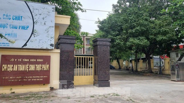 Vụ 305 hiệu sữa giả: Công an thu thập hồ sơ tại Hòa Bình, lộ địa chỉ ma - Hình 1