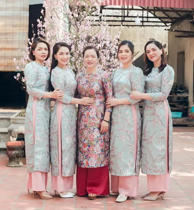 Chị Hoà Minzy học hành ăn đứt em gái, visual chuẩn thanh tú, nền nã - Hình 9