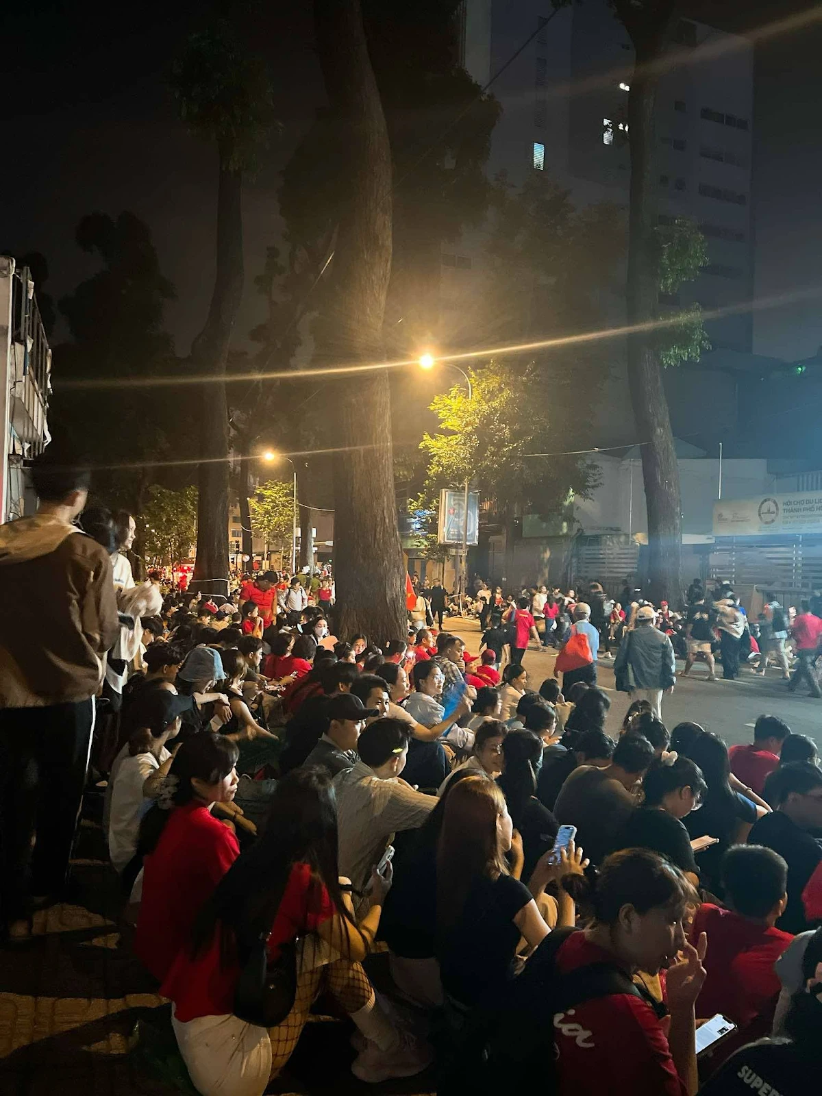 Trước thềm concert 30/4: người thức xuyên đêm, 2 sao Vbiz nhập cuộc nhắc bài - Hình 4