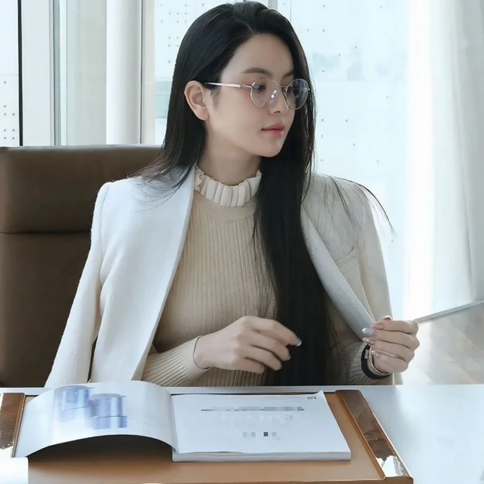 Vợ Quang Hải hạ loạt hotgirl, lộ lý do khiến chồng mê sau 1 lần sang Pháp? - Hình 7