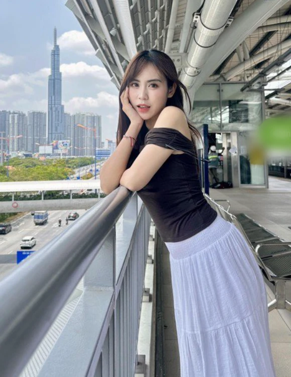 Tình tin đồn Quang Linh thức trắng chờ xem diễu binh, chốt lấy chồng Việt - Hình 3