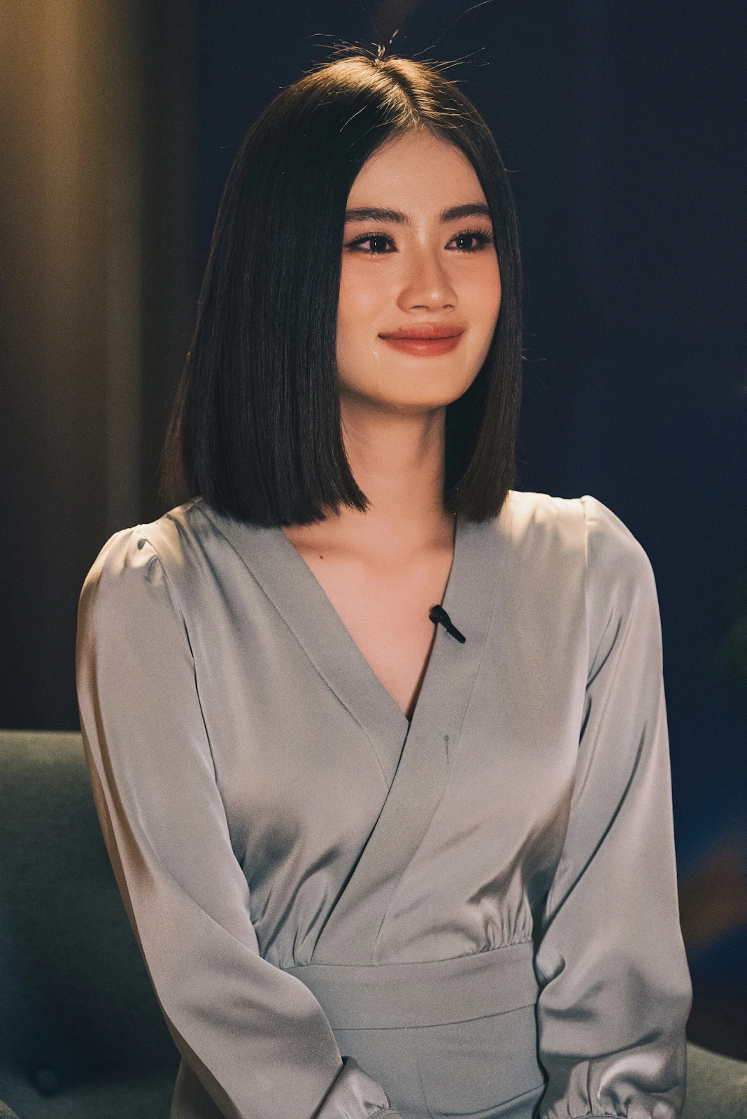 Ý Nhi cao tay, lễ phép chào hỏi người từng đòi tước vương miện, fan phấn khích - Hình 4