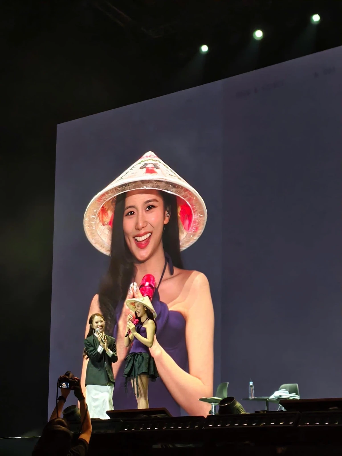 Jisoo (BLACKPINK) mang tủ đồ hiệu đến Việt Nam, bóc giá đến đâu loá mắt đến đó - Hình 1