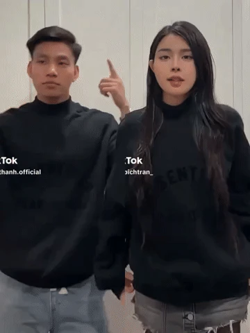 Lộ video Văn Thanh nắm tay gái xinh trên phố, hotgirl hiền dịu khác hẳn lúc tung cú đấm sấm sét khiến netizen rén ngang - Hình 3