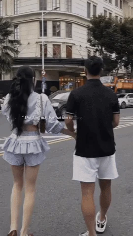 Lộ video Văn Thanh nắm tay gái xinh trên phố, hotgirl hiền dịu khác hẳn lúc tung cú đấm sấm sét khiến netizen rén ngang - Hình 1