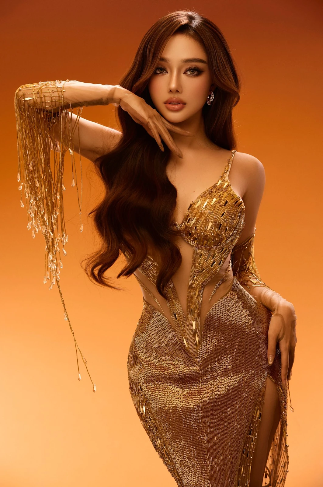 Nàng tấm Thuỳ Vi dẫn đầu đường đua Miss Cosmo VN, 1 NTK gia nhập trước sơ khảo - Hình 6