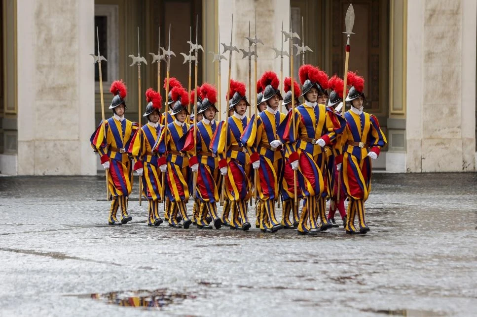 Vatican: Nhỏ nhất thế giới, dân số chưa đến nghìn người nhưng cực nhiều thú vị - Hình 6