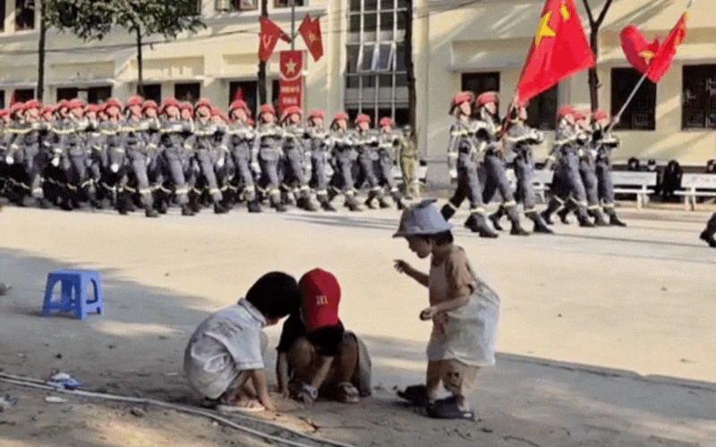 Bất ngờ hành động của khối sắp nghỉ hè dành cho khối diễu binh khuấy đảo MXH, thu hút hơn 1 triệu lượt xem - Hình 1