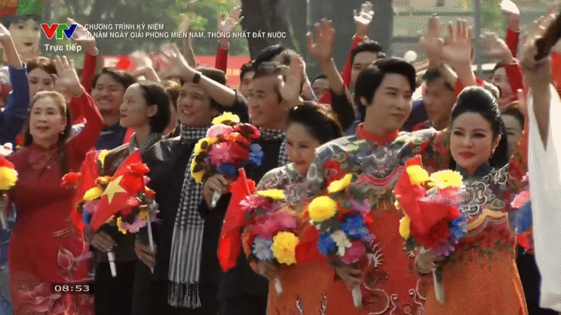 Nữ nghệ sĩ cực viral sau lễ diễu binh, diễu hành 30/4, xem video xong ai cũng rưng rưng nghẹn ngào - Hình 6