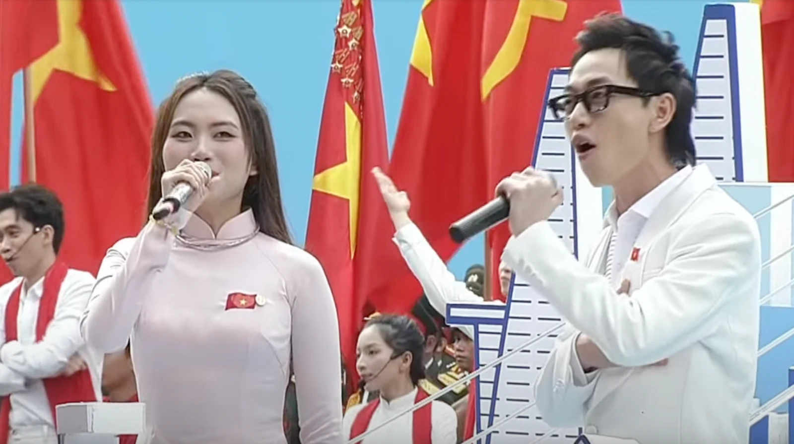 Phương Mỹ Chi tranh cãi vì diễn diễu binh nhưng không tổng duyệt, nhờ người thế? - Hình 3