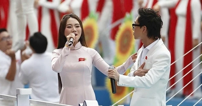 Phương Mỹ Chi tranh cãi vì diễn diễu binh nhưng không tổng duyệt, nhờ người thế? - Hình 4