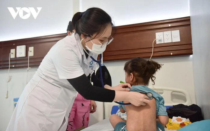 Cận cảnh khu điều trị cho bệnh nhân mắc sởi ở Bệnh viện Nhi Hà Nội - Hình 3