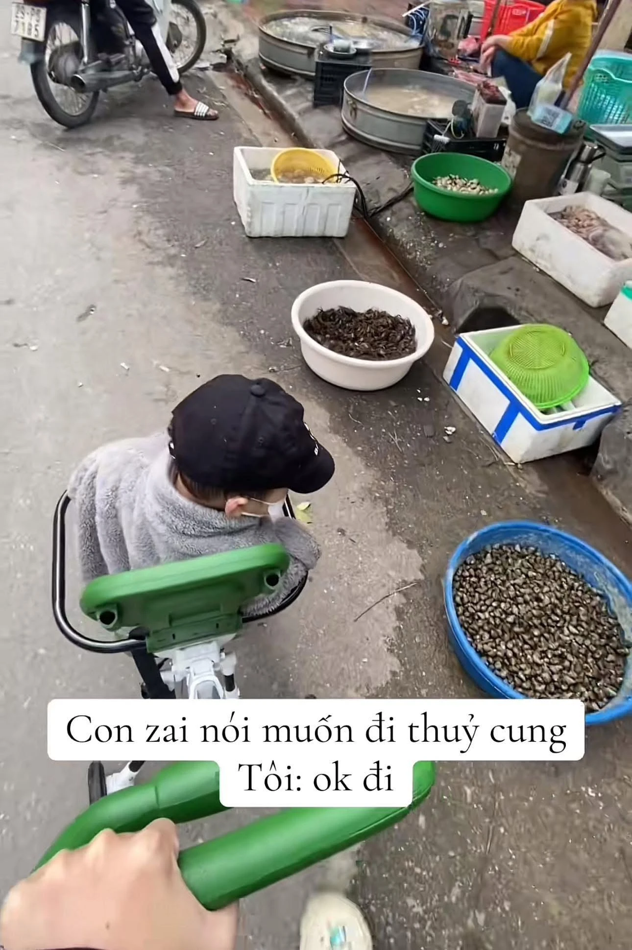 Con muốn đi thủy cung, mẹ đưa đến nơi không ai ngờ, người chê thế hệ cợt nhả làm mẹ, người khen dạy con hay - Hình 3