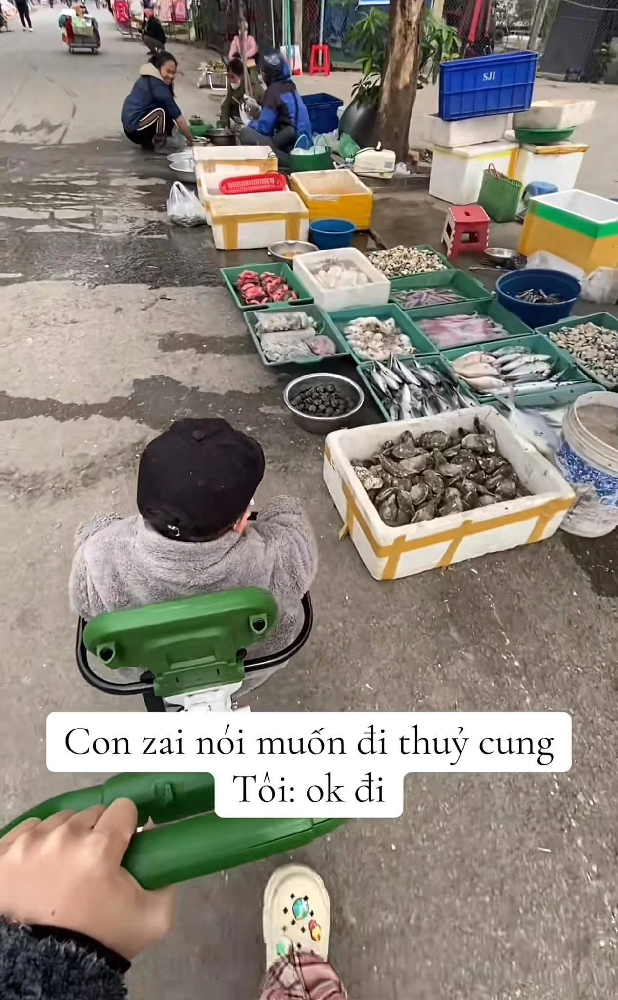 Con muốn đi thủy cung, mẹ đưa đến nơi không ai ngờ, người chê thế hệ cợt nhả làm mẹ, người khen dạy con hay - Hình 2