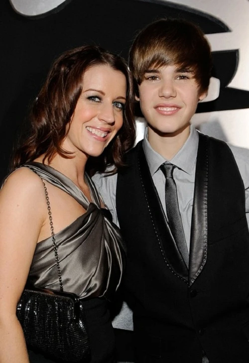 Justin Bieber khoe ảnh hiếm của mẫu thân, thời trẻ bi đát ít ai biết - Hình 6