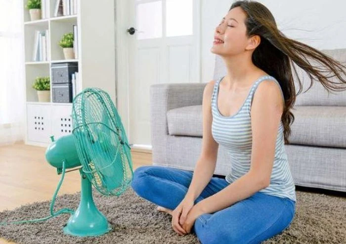 Mẹo dùng quạt an toàn cho sức khỏe, tránh bị cảm khi trời nắng nóng - Hình 1