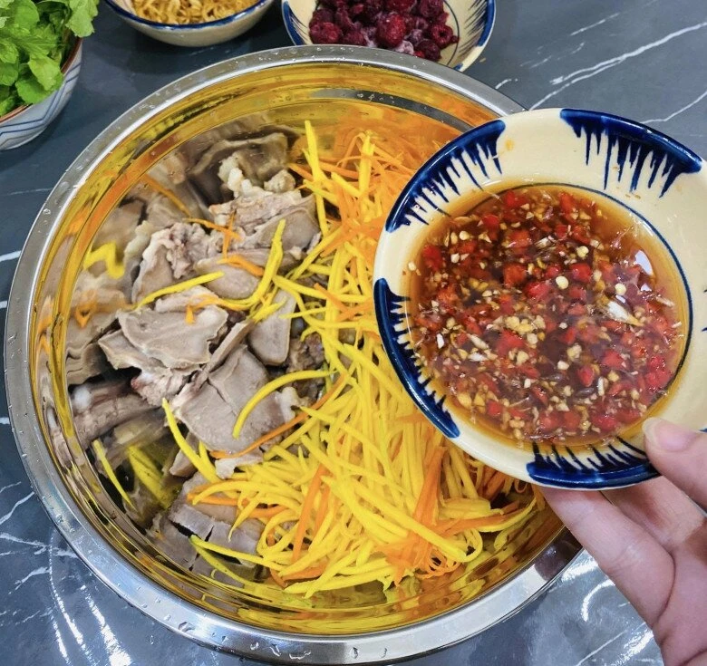 Nộm lưỡi heo thơm ngon, giòn sần sật làm bữa cơm bớt ngán - Hình 8