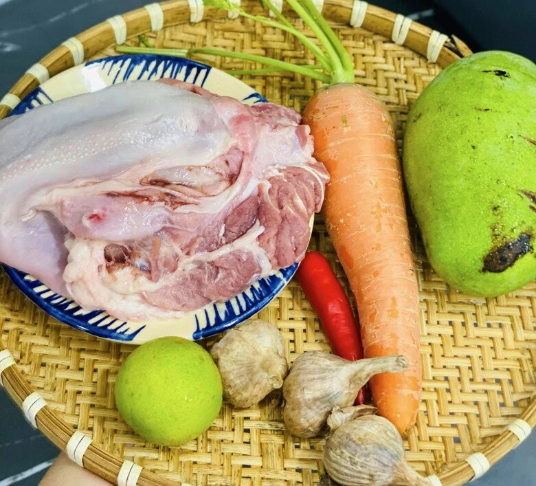 Nộm lưỡi heo thơm ngon, giòn sần sật làm bữa cơm bớt ngán - Hình 2