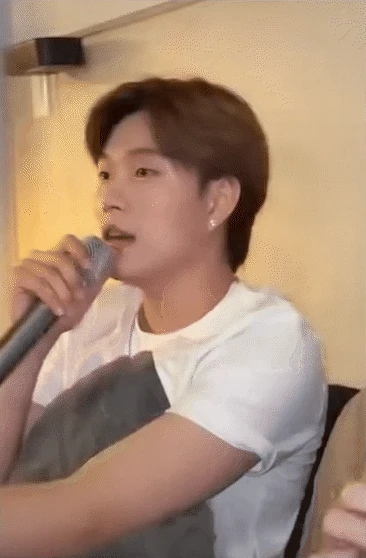 Khi thế hệ cợt nhả làm ca sĩ và màn hát live kinh hoàng của Dương Domic - Hình 1