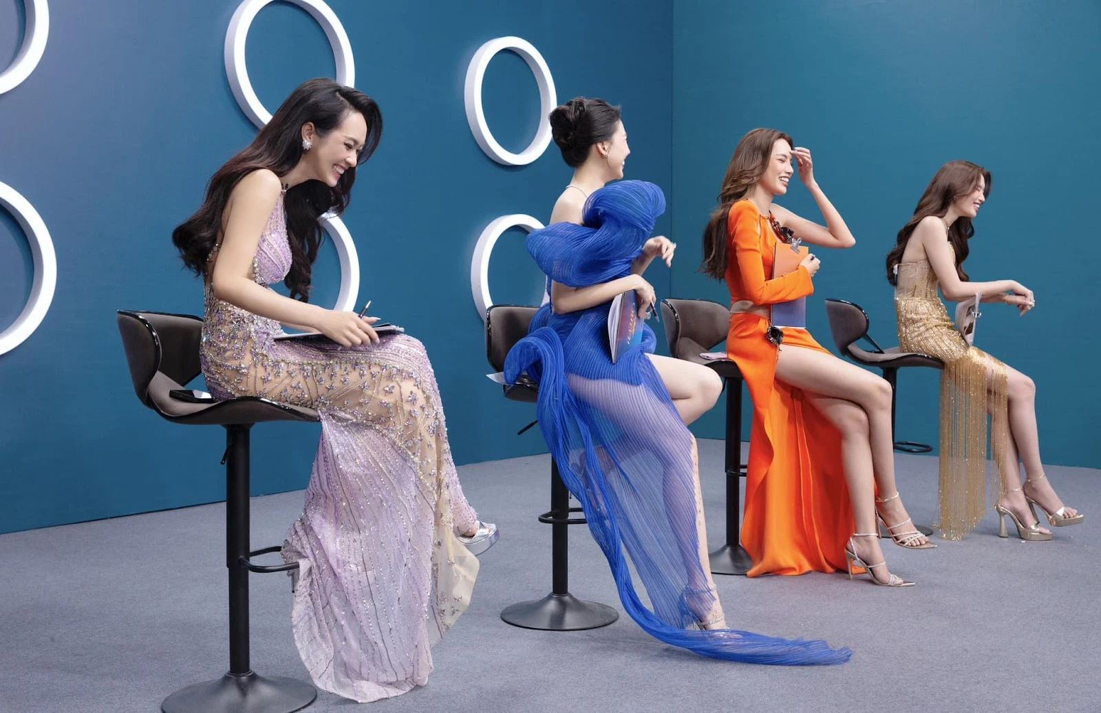 MIQVN: 1 mentor chỉ tay vô mặt đối thủ cãi nhau kịch liệt, Hương Giang giải vây - Hình 2