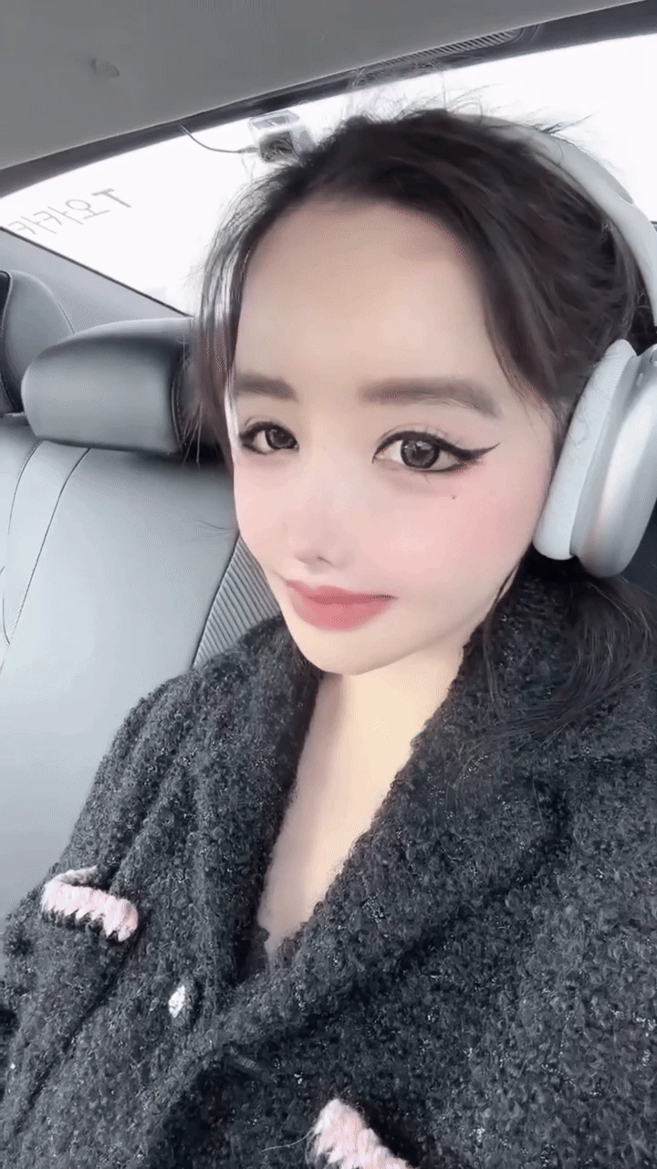 Nữ ca sĩ bất ổn số 1 showbiz khiến fan hốt hoảng khi đăng video mặt biến dạng - Hình 1