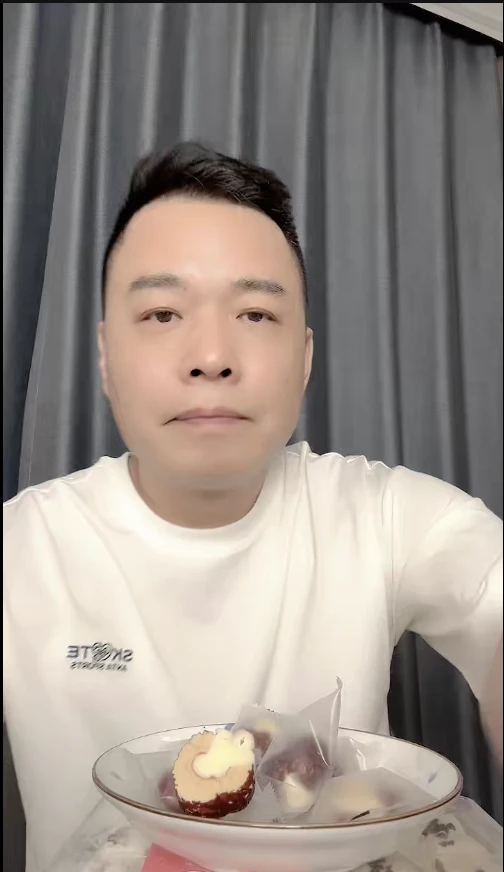 Tôn Bằng hả hê khi Hằng Du Mục đi tù, giành con, CĐM thừa nước đục thả câu? - Hình 1