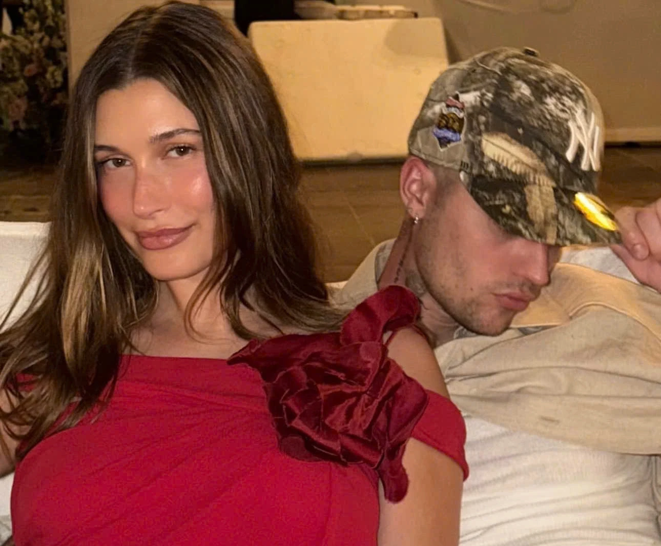 Justin Bieber kiếm chuyện Selena Gomez, bị Benny mắng, vẫn vui vẻ đưa vợ đi dạo? - Hình 5