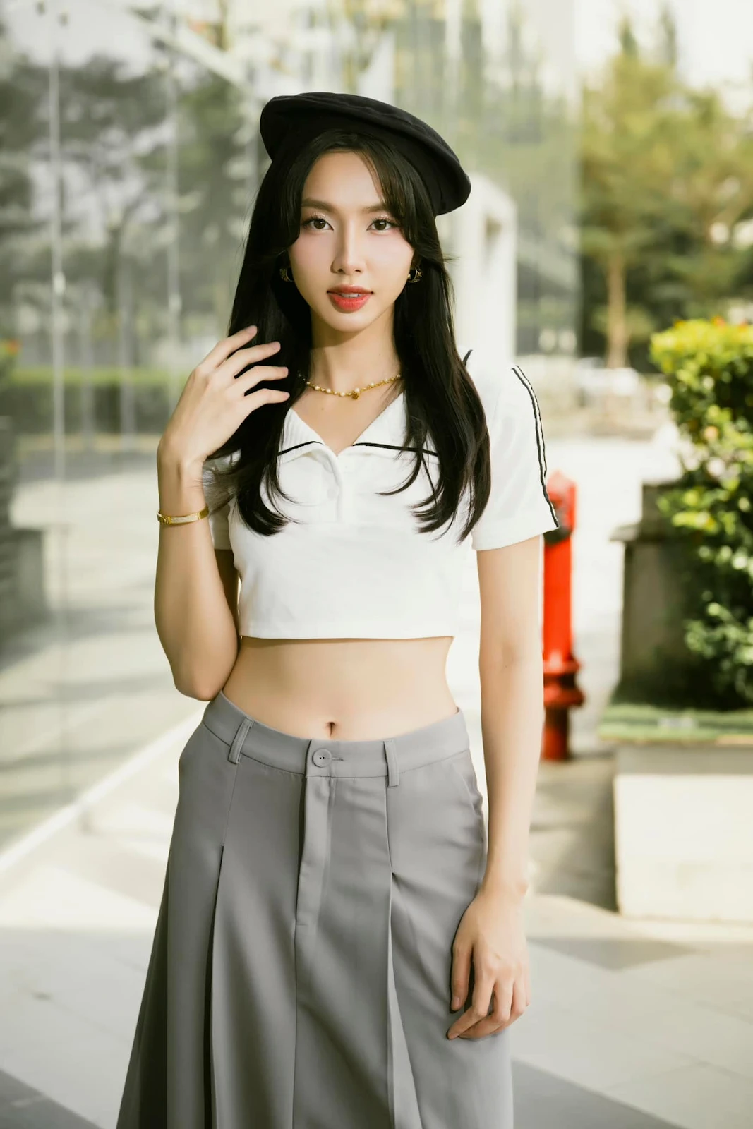 Thùy Tiên lộ ảnh ôm đầu khóc vật vã, đứng không nổi giữa lúc tạm hoãn xuất cảnh - Hình 1