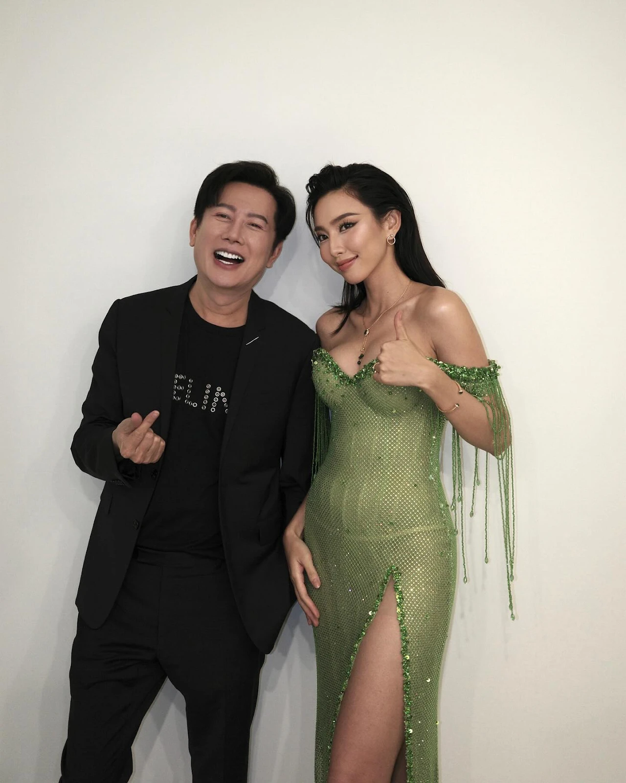 Thùy Tiên lộ ảnh ôm đầu khóc vật vã, đứng không nổi giữa lúc tạm hoãn xuất cảnh - Hình 7