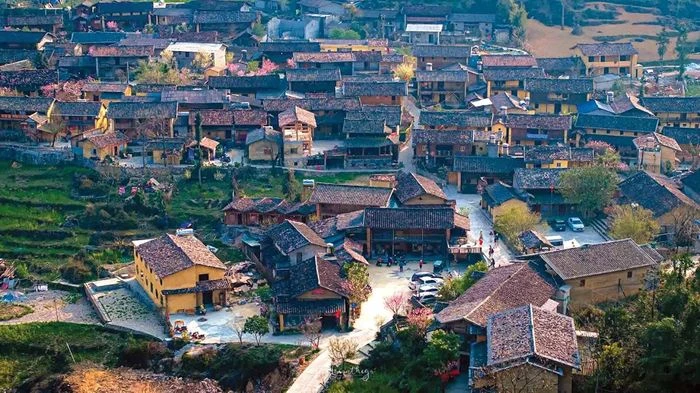 Làng cổ tích dưới chân cột cờ Lũng Cú - Hình 1