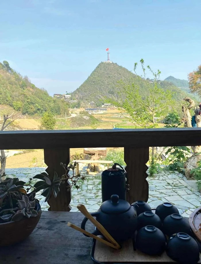 Làng cổ tích dưới chân cột cờ Lũng Cú - Hình 2