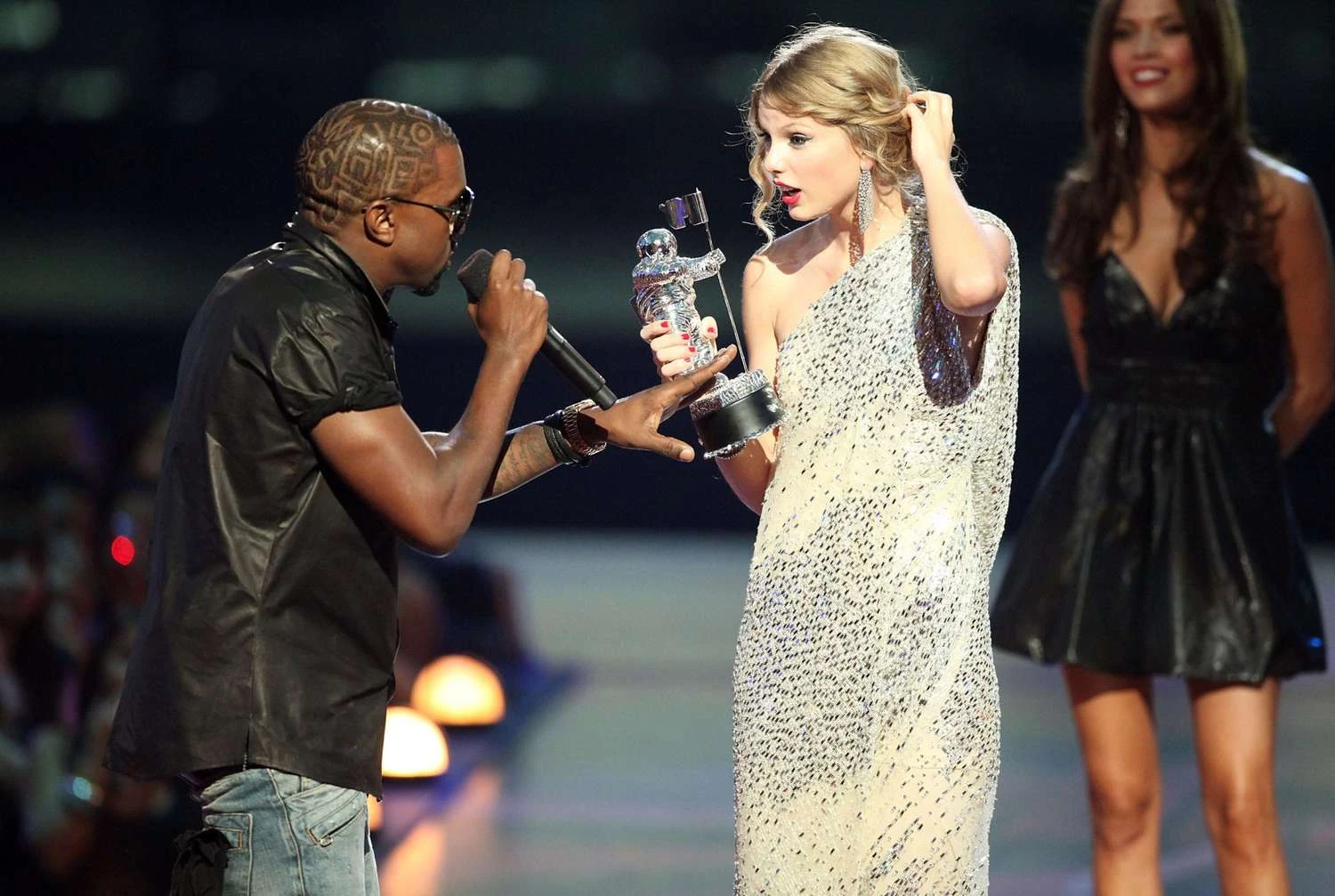 Ed Sheeran đào lại drama chấn động giữa bạn thân Taylor Swift và. Kanye West - Hình 3